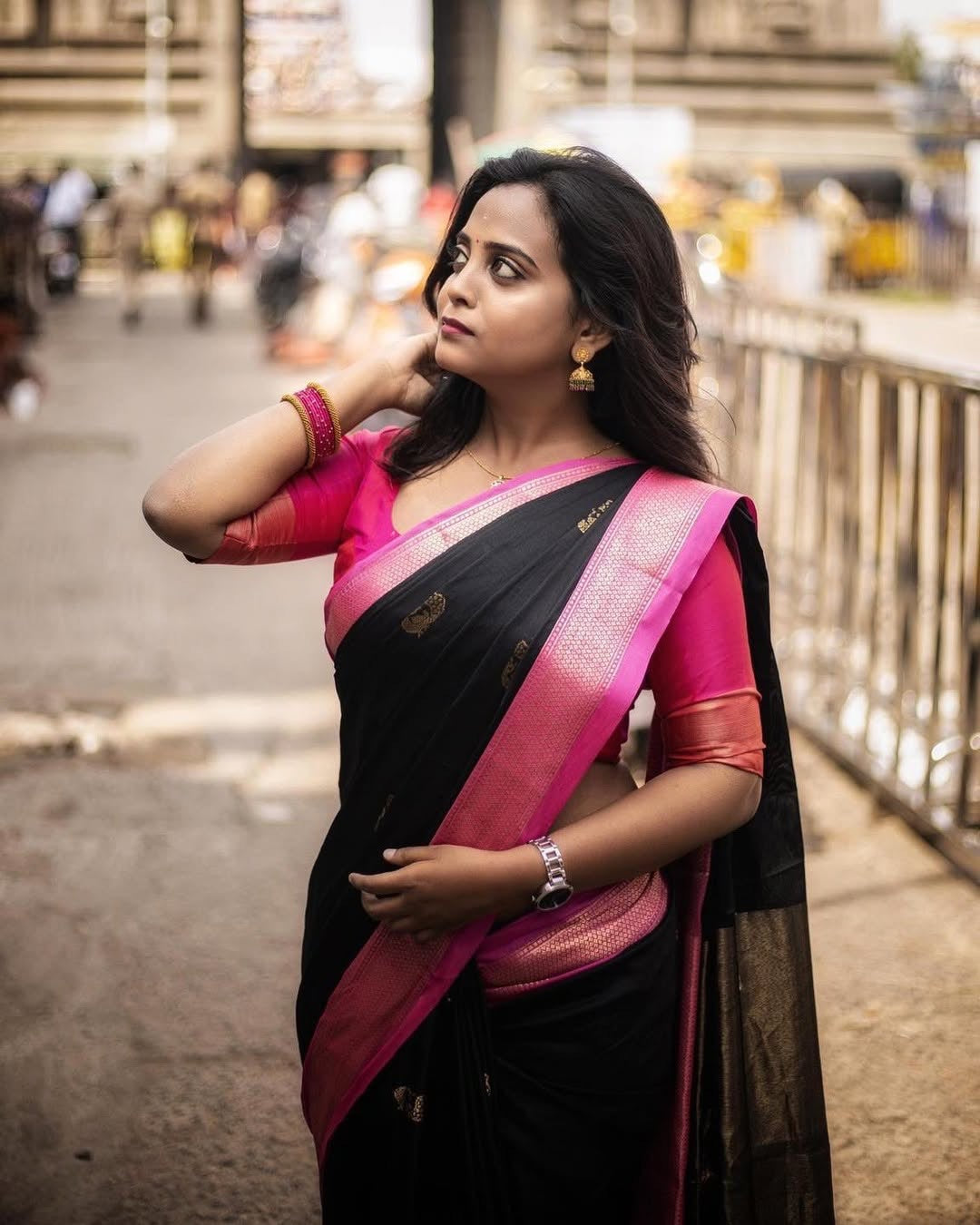 Silk saree-Black with pink zari