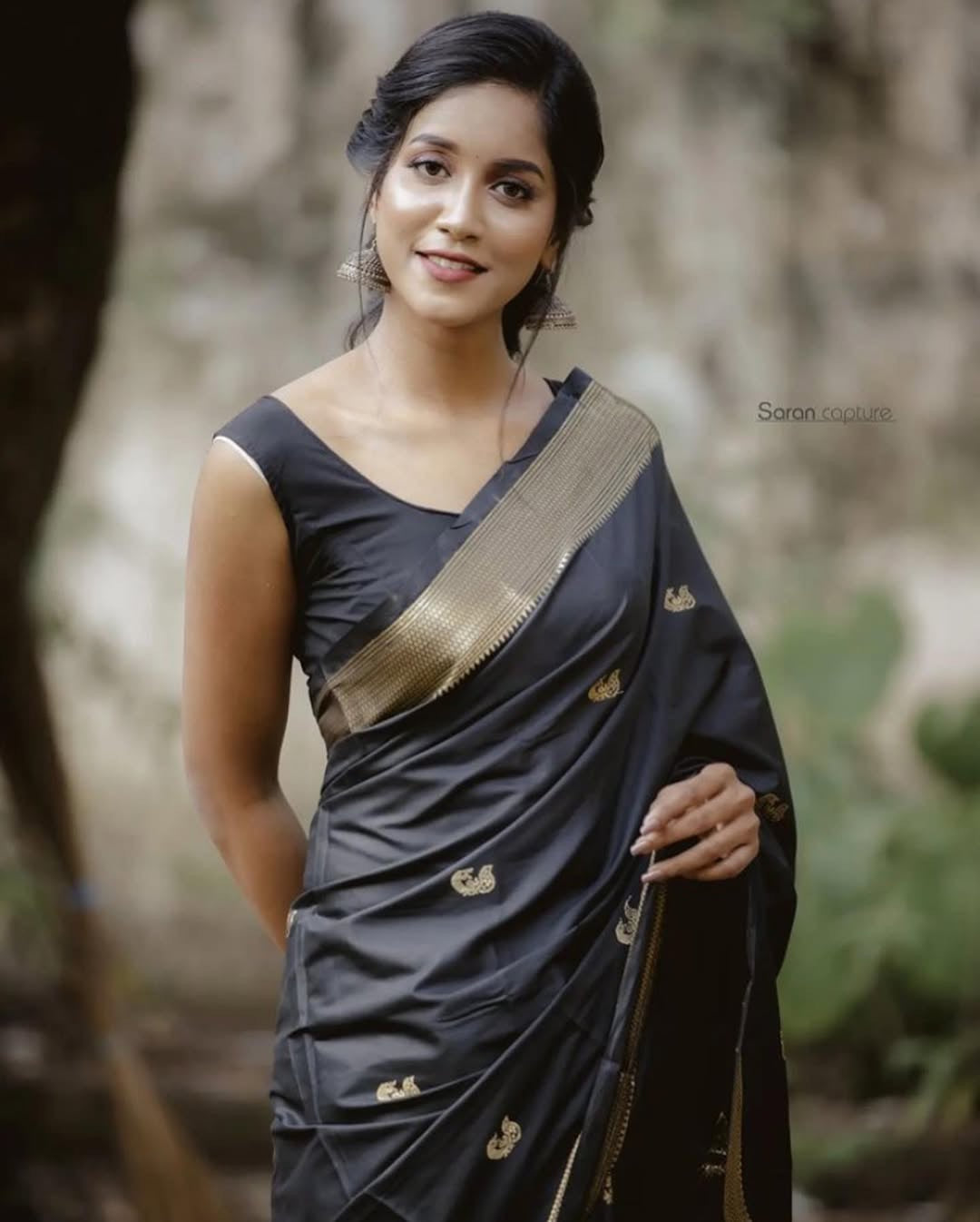 Silk saree-Black Gold zari