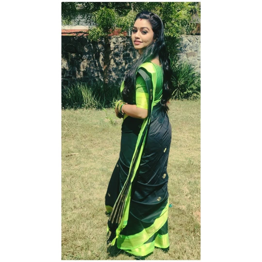 Silk saree-Black with green zari