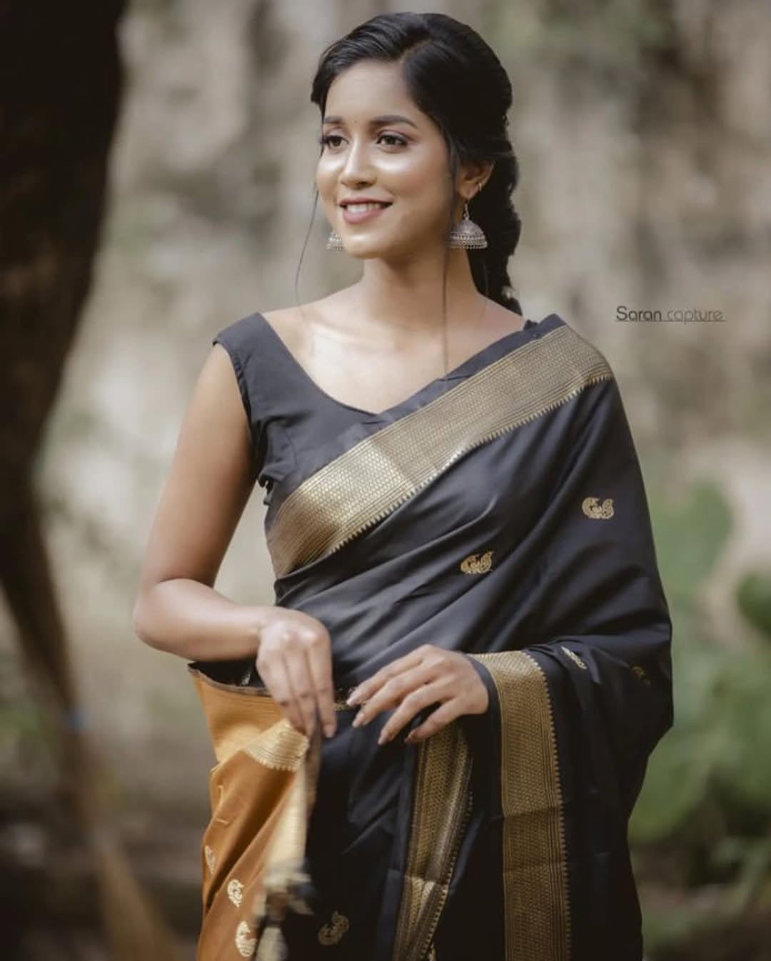 Silk saree-Black Gold zari