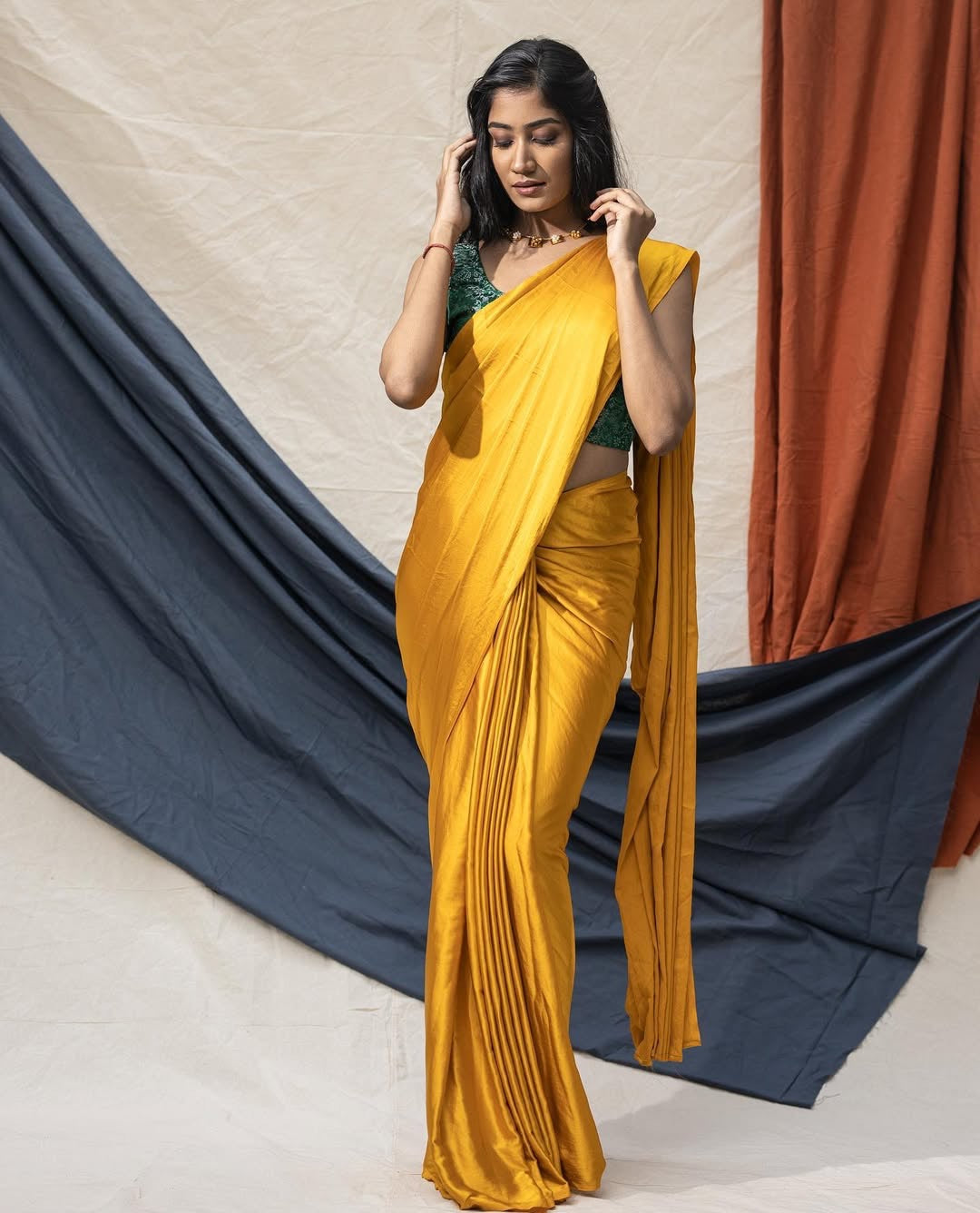 Satin saree- Muster