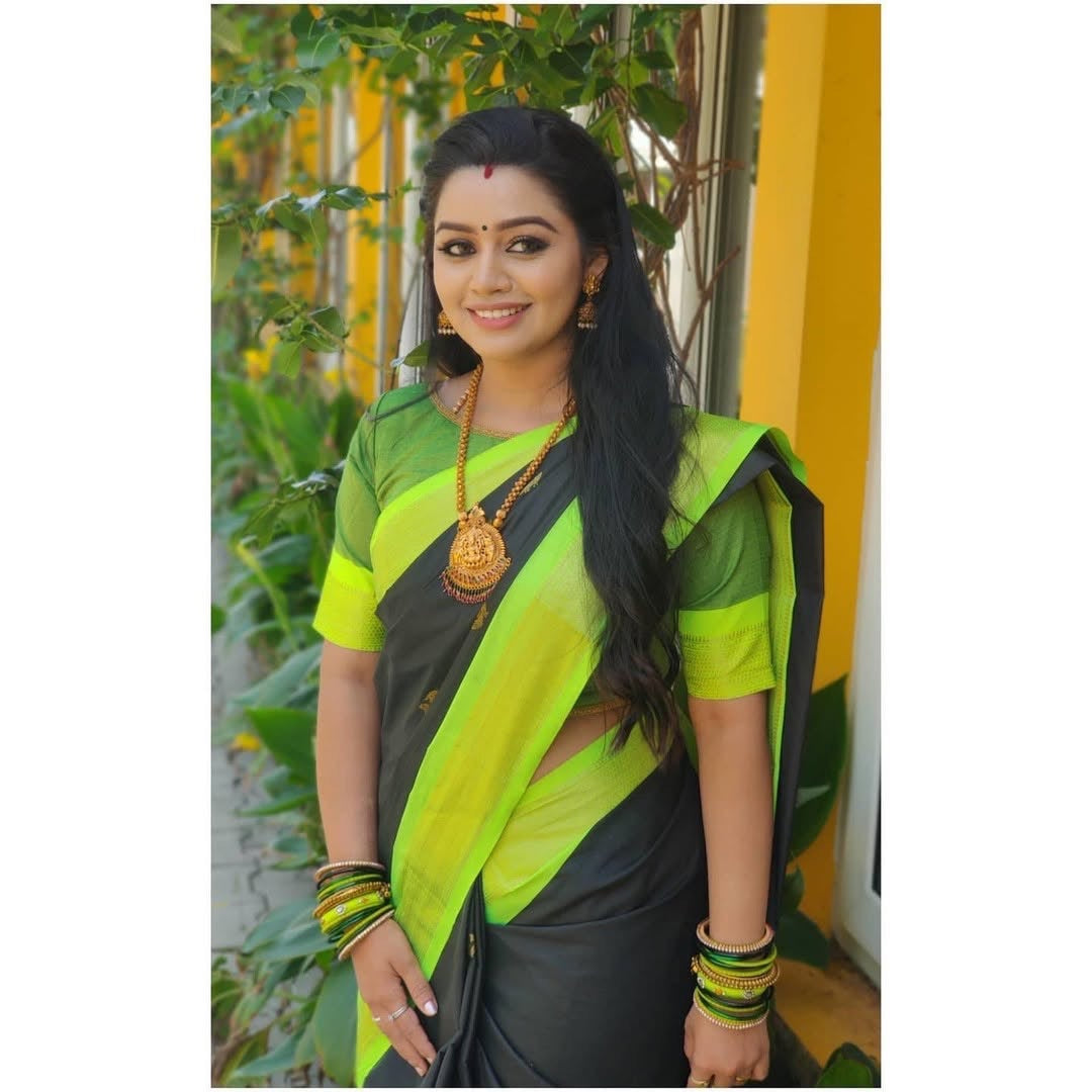 Silk saree-Black with green zari