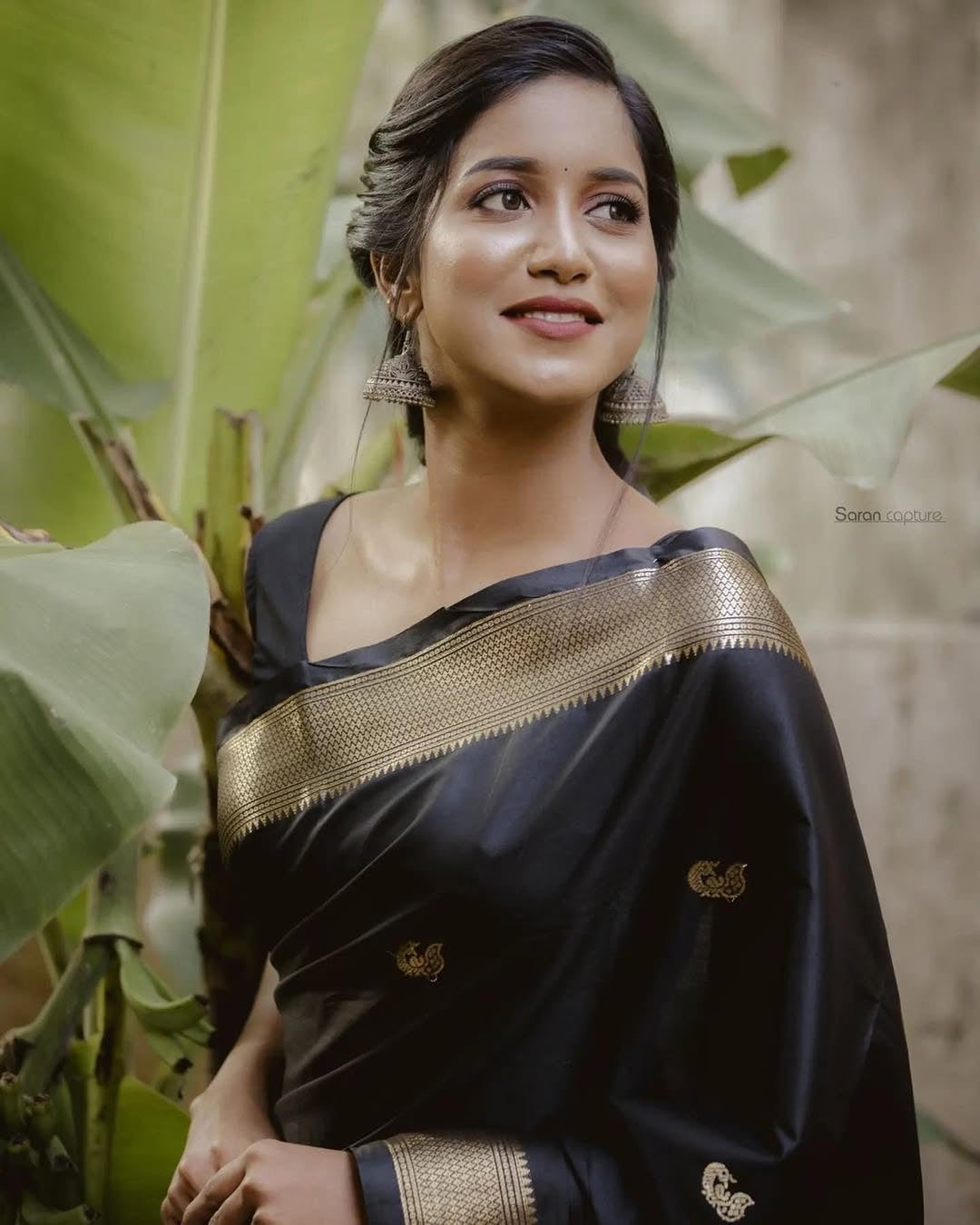 Silk saree-Black Gold zari