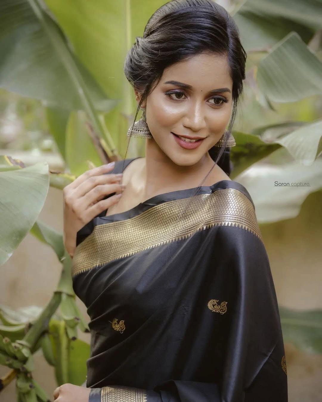 Silk saree-Black Gold zari