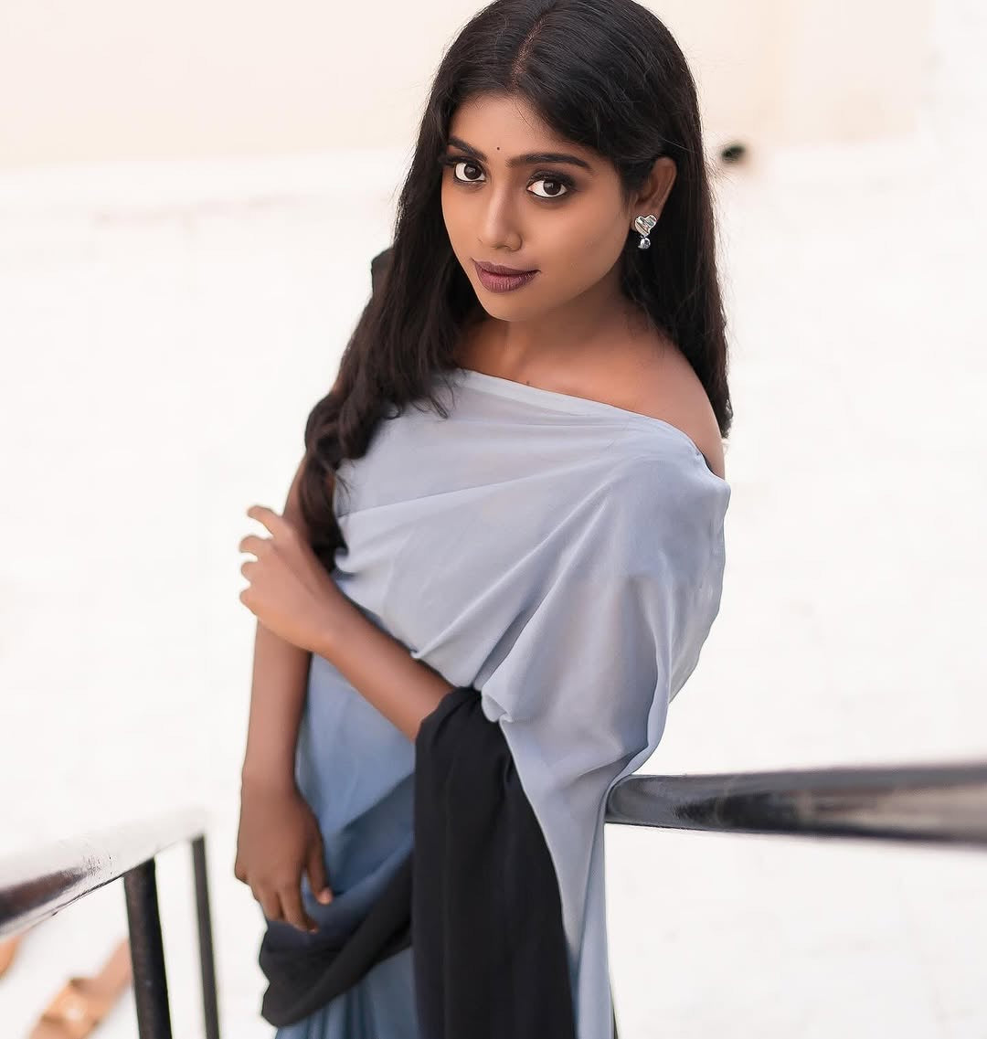 Dual shaded saree-Ash/black