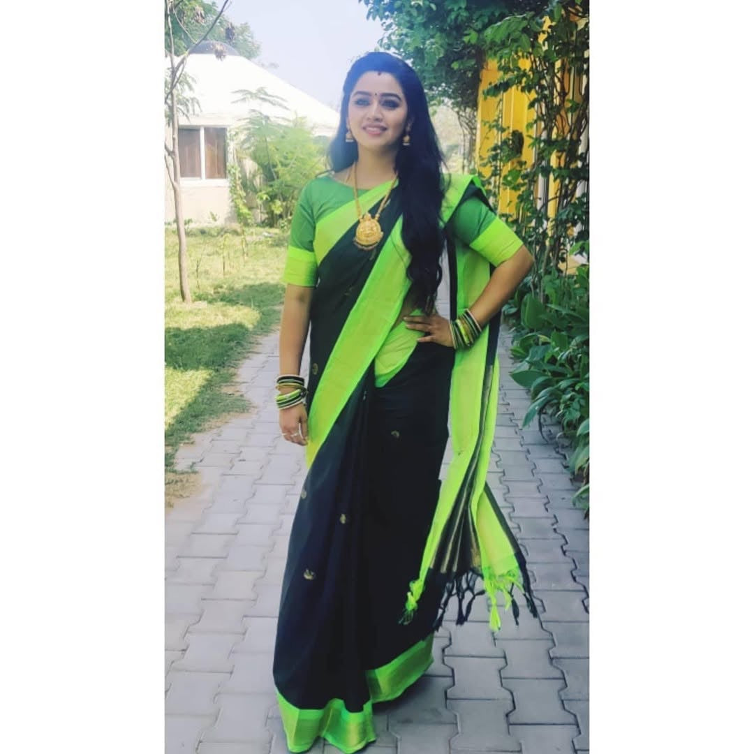 Silk saree-Black with green zari