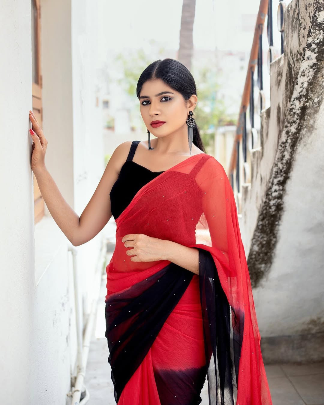 Dual shaded saree-Red/black