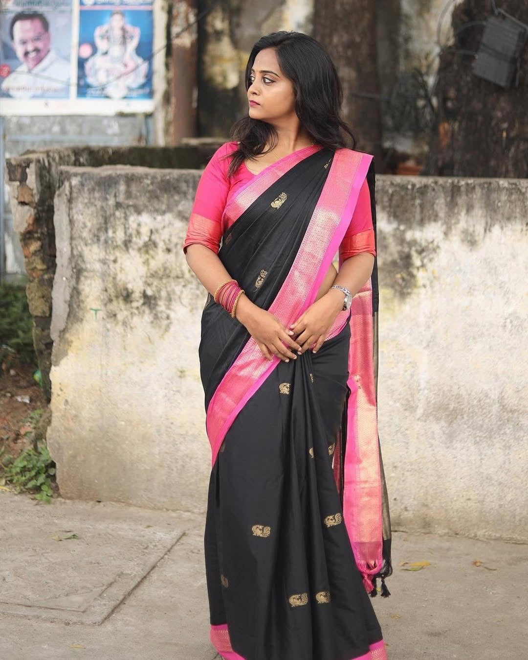 Silk saree-Black with pink zari