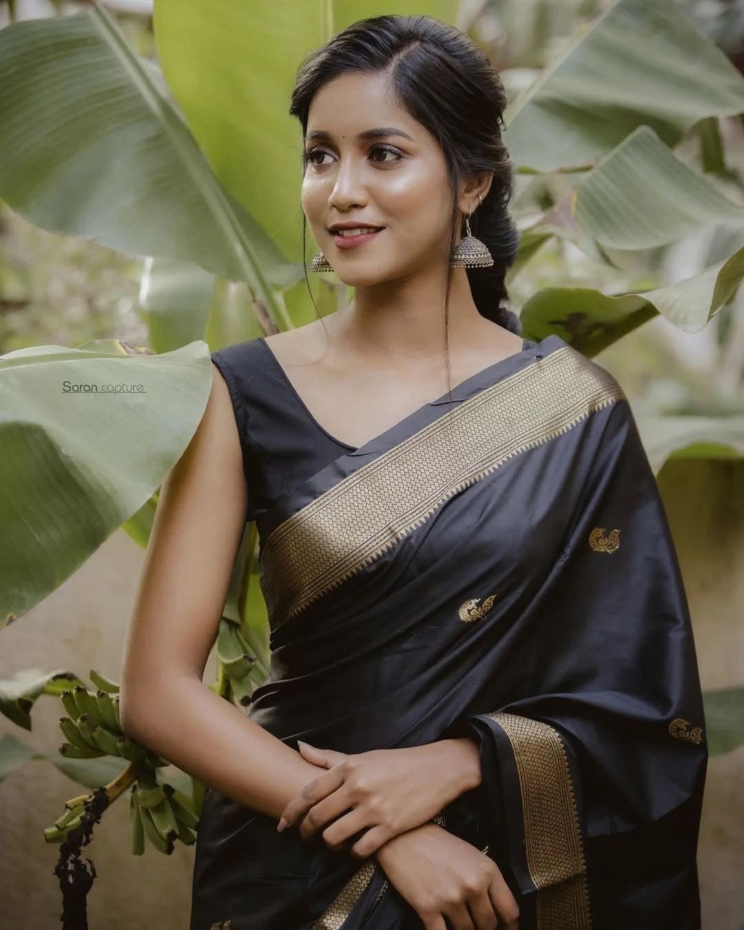 Silk saree-Black Gold zari