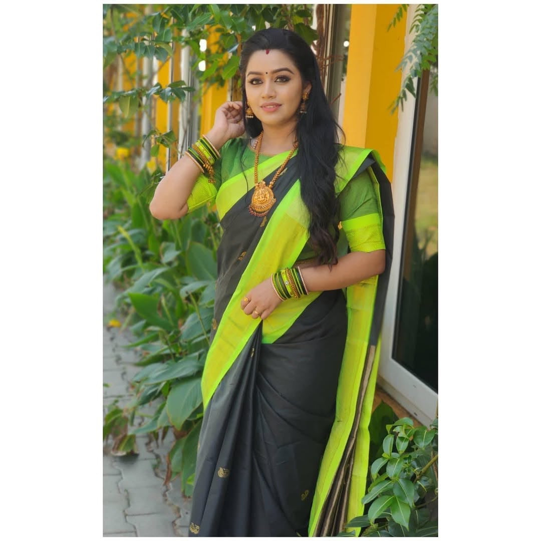 Silk saree-Black with green zari