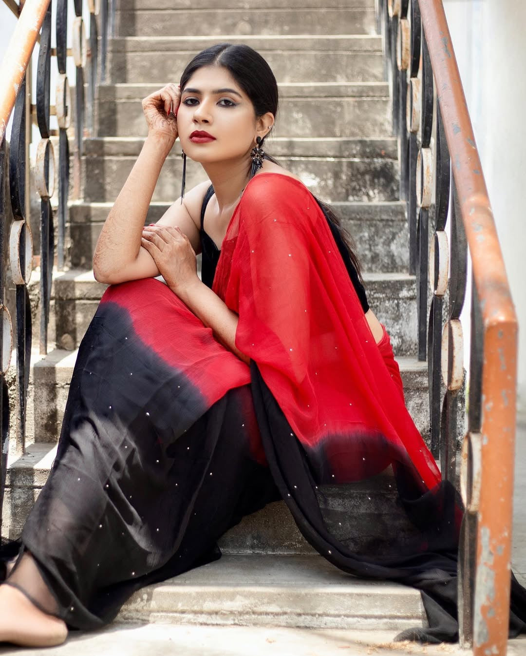 Dual shaded saree-Red/black