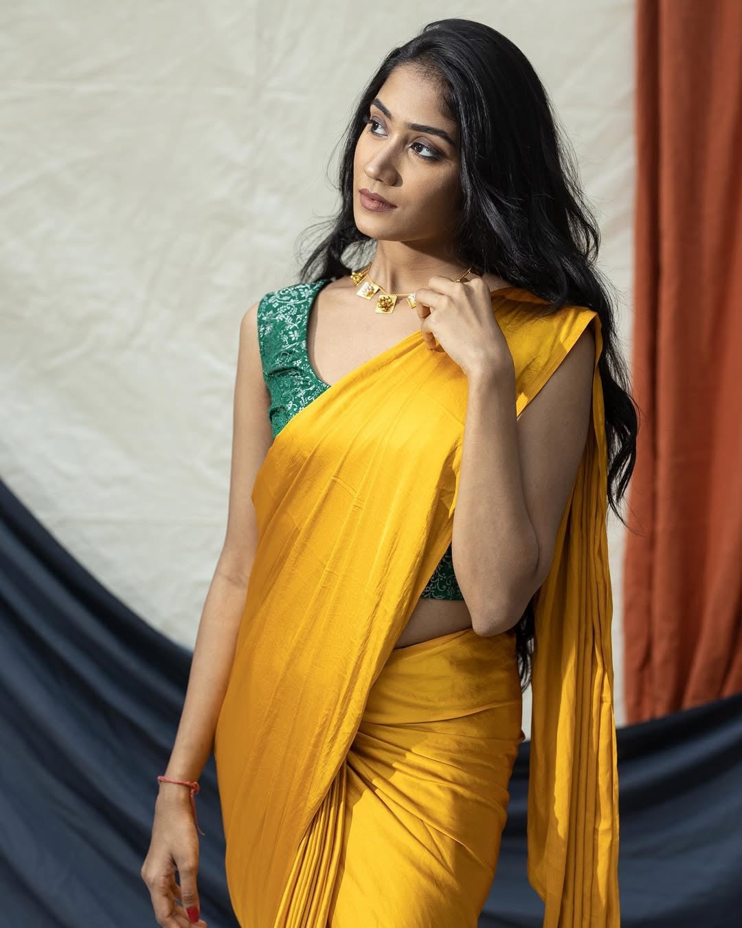 Satin saree- Muster