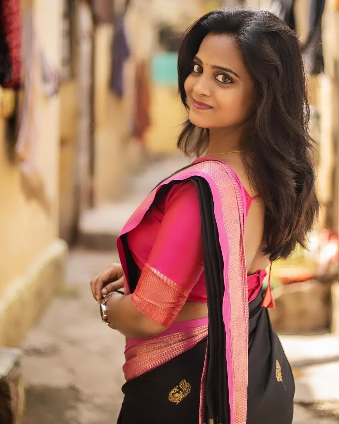 Silk saree-Black with pink zari